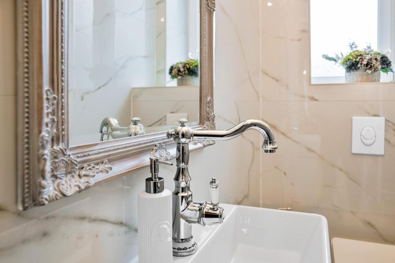 Luxury Class Apartment - 1St Floor, Large Apartment, Downtown, Newly Renovated, Fast Wifi, 4X Air Conditioning Zagabria Esterno foto